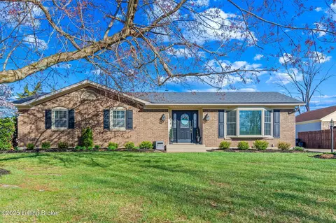224 Colonial Dr, Mount Washington, KY 40047