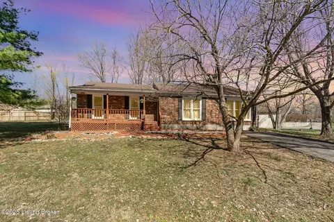 1612 Spinner Pl, La Grange, KY 40031