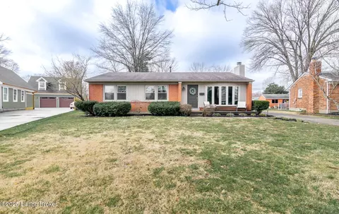 6869 Green Meadow Cir, Louisville, KY 40207