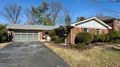 9215 Trentham Ln, Louisville, KY 40242
