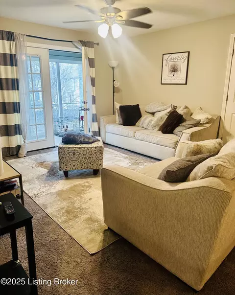 4304 Wisteria Landing Cir UNIT 202, Louisville, KY 40218