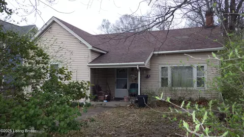 84 Elm St, Eminence, KY 40019