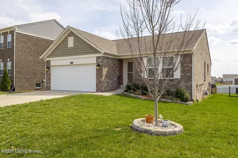 8422 Splendid Pt, Louisville, KY 40229