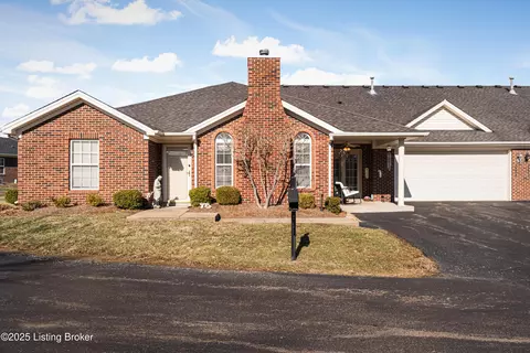 5217 Sand Wood Ln, Louisville, KY 40272