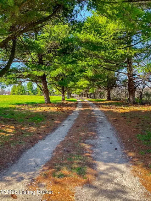 5704 Eminence Pike, Shelbyville, KY 40065