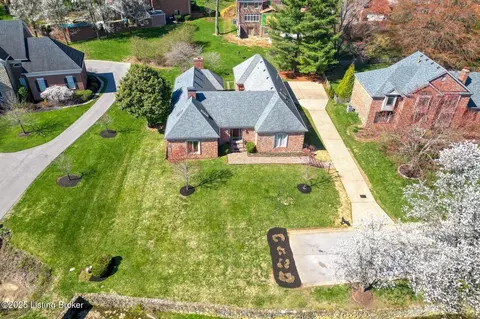 328 Blankenbaker Ln, Louisville, KY 40207