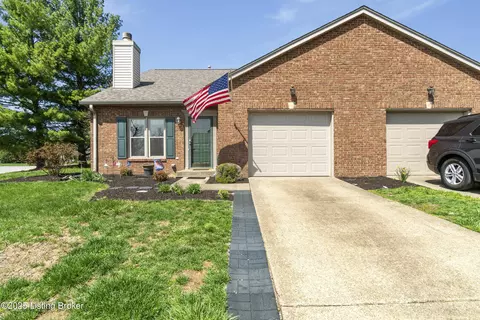 2 Trace Ln, Shelbyville, KY 40065