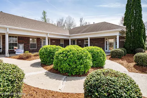 8312 Delta Cir, Louisville, KY 40228