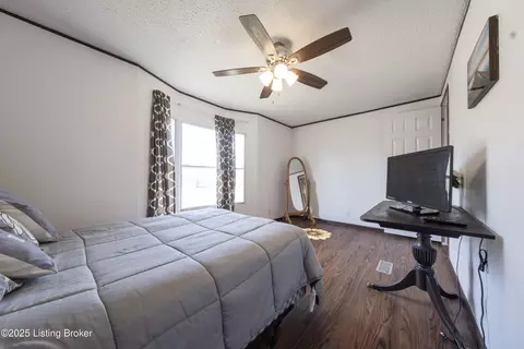 Bedroom - 242 E Holiday Bch, Mc Daniels, KY 40152 photo 6 of 9