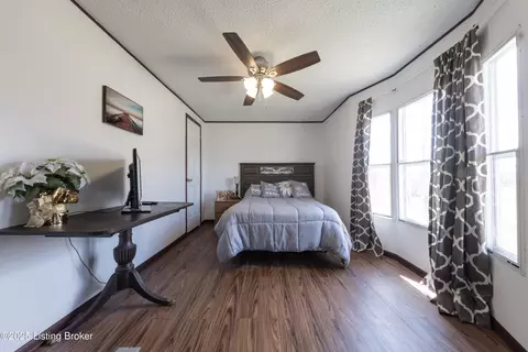 Bedroom - 242 E Holiday Bch, Mc Daniels, KY 40152 photo 4 of 9