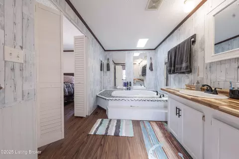 Bath - 242 E Holiday Bch, Mc Daniels, KY 40152 photo 8 of 9