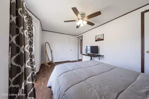 Bedroom - 242 E Holiday Bch, Mc Daniels, KY 40152 photo 5 of 9