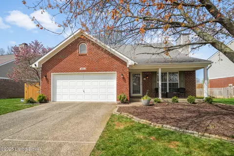 4611 Wooded Oak Cir, Louisville, KY 40245
