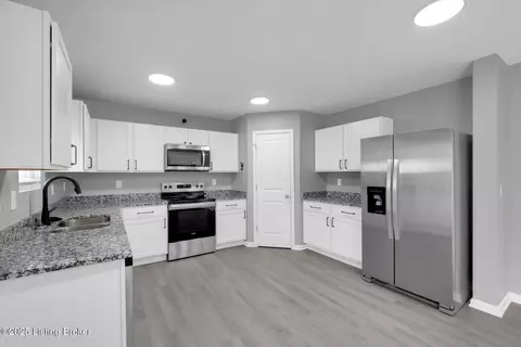 1109 Shady Brook Ln, Louisville, KY 40229