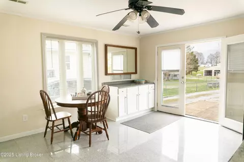 Dining - 138 E Main St, Glendale, KY 42740 photo 1 of 3