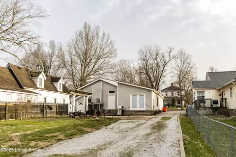 Exterior - 138 E Main St, Glendale, KY 42740 photo 1 of 4