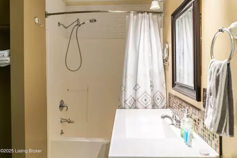 Bath - 138 E Main St, Glendale, KY 42740 photo 1 of 1