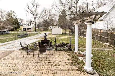 Exterior - 138 E Main St, Glendale, KY 42740 photo 2 of 4