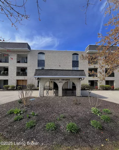 4875 Sherburn Ln #2-O, Louisville, KY 40207