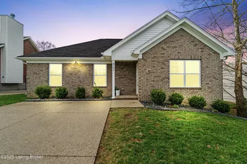 8702 Wisdom Ln, Louisville, KY 40229