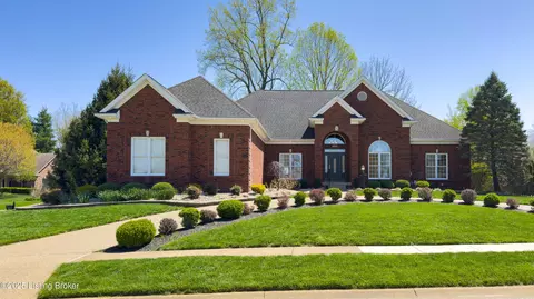 5200 Wolfpen Woods Dr, Louisville, KY 40059