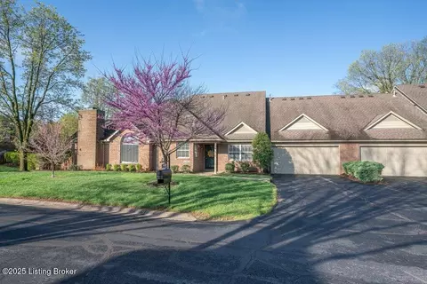 4100 Abbeywood Village Dr, Louisville, KY 40241