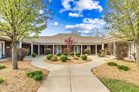 819 Garden Pointe Dr, Simpsonville, KY 40067