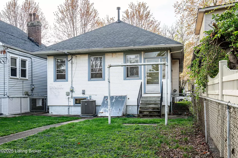 Exterior - 2105 Woodbourne Ave, Louisville, KY 40205 photo 12 of 16