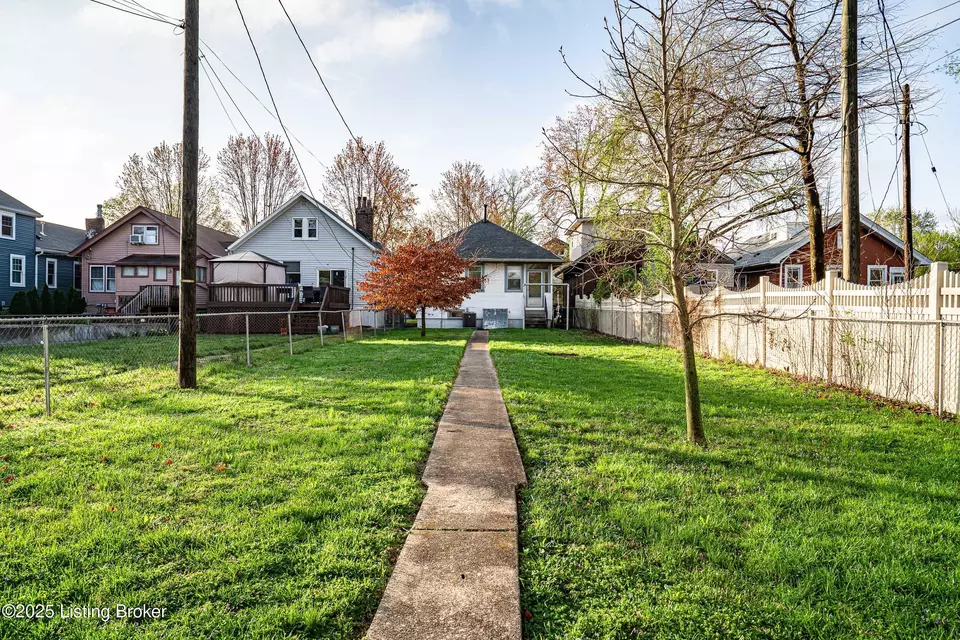 Exterior - 2105 Woodbourne Ave, Louisville, KY 40205 photo 13 of 16