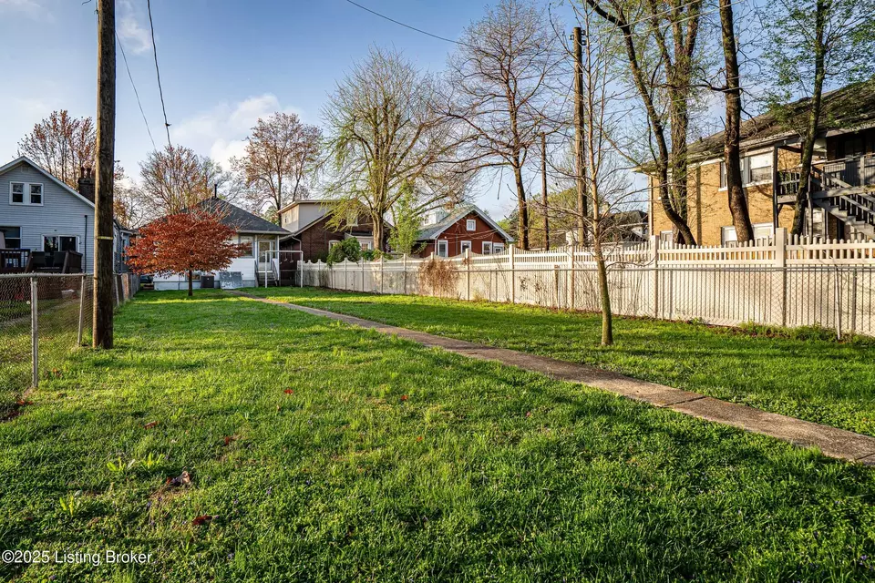 Exterior - 2105 Woodbourne Ave, Louisville, KY 40205 photo 14 of 16
