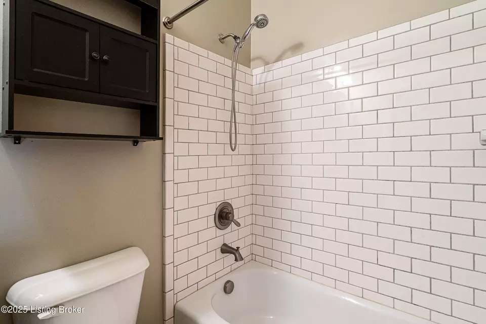 Bath - 2105 Woodbourne Ave, Louisville, KY 40205 photo 3 of 5