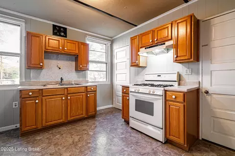 Kitchen - 2105 Woodbourne Ave, Louisville, KY 40205 photo 1 of 5