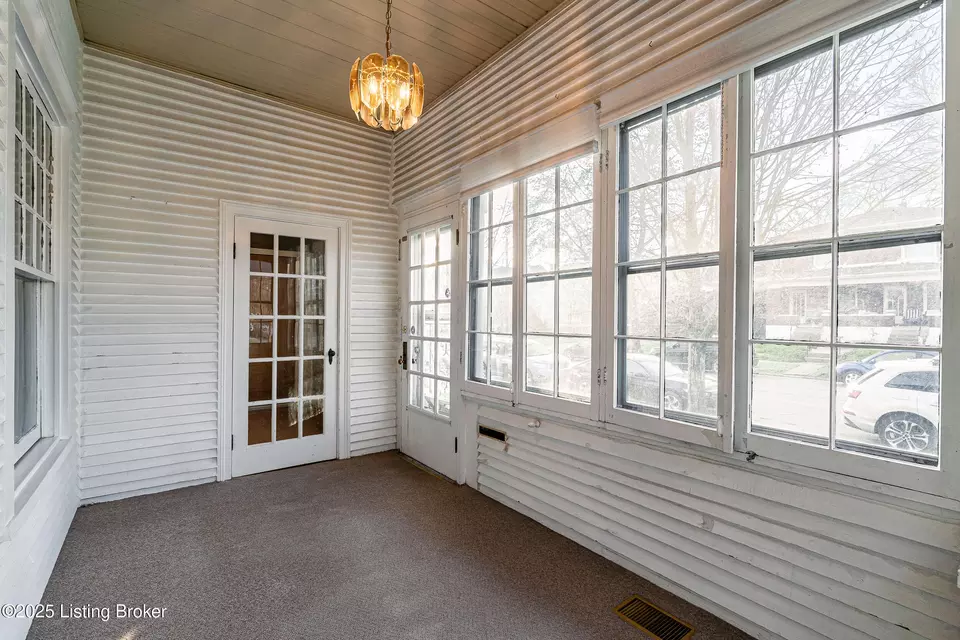 Exterior - 2105 Woodbourne Ave, Louisville, KY 40205 photo 6 of 16