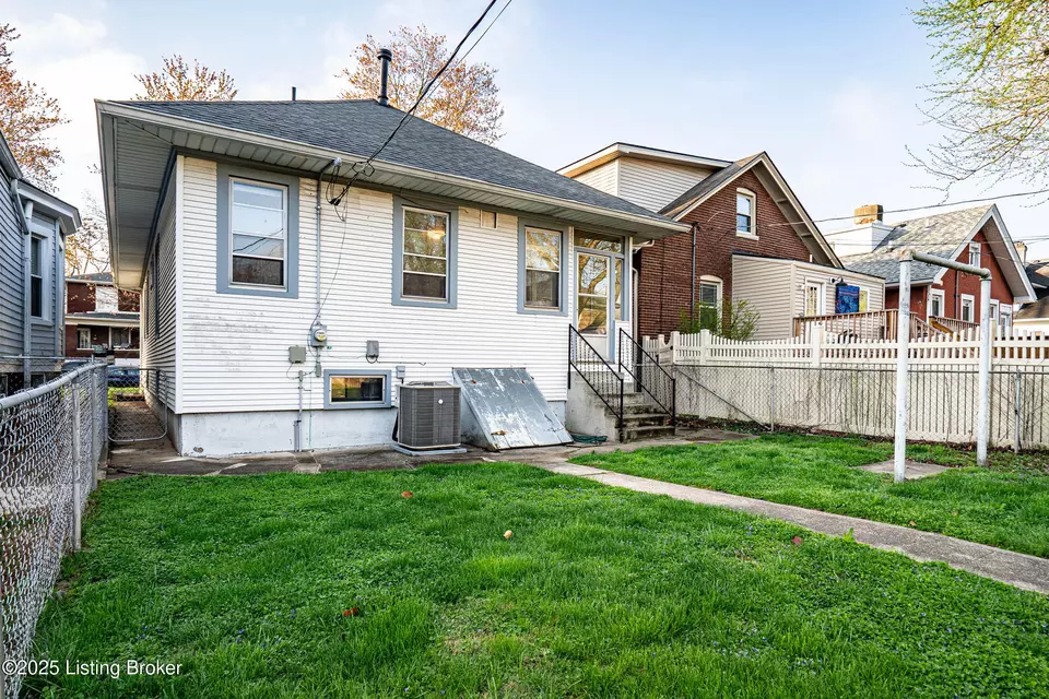Exterior - 2105 Woodbourne Ave, Louisville, KY 40205 photo 10 of 16