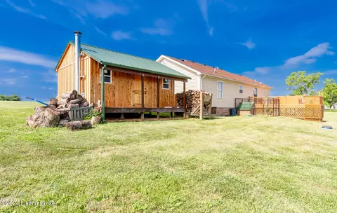 Exterior - 522 Mcmurtry Ln, Springfield, KY 40069 photo 4 of 9