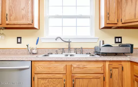 Kitchen - 522 Mcmurtry Ln, Springfield, KY 40069 photo 1 of 1
