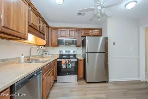 3030 Breckenridge Ln #410, Louisville, KY 40220