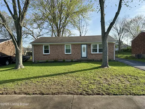 1109 Heatherbourne Dr, La Grange, KY 40031