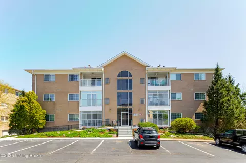 8507 Atrium Dr #201, Louisville, KY 40220