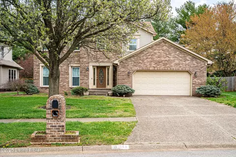 8211 Brookhollow Ct, Louisville, KY 40220