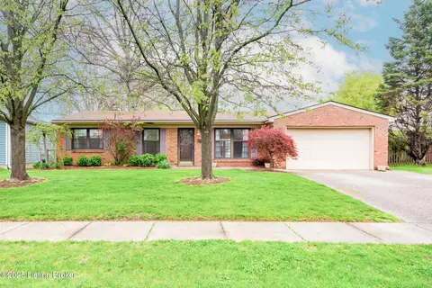 4411 Lynnbrook Dr, Louisville, KY 40220