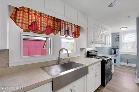 Kitchen - 10837 Bloomfield Rd, Springfield, KY 40069 photo 1 of 3