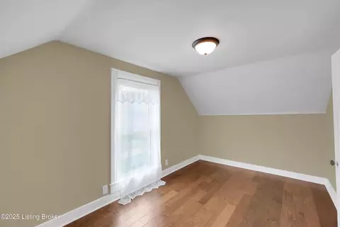 Bedroom - 10837 Bloomfield Rd, Springfield, KY 40069 photo 9 of 10