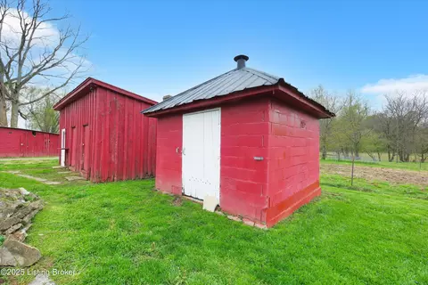 Exterior - 10837 Bloomfield Rd, Springfield, KY 40069 photo 8 of 11