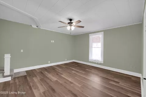 Living - 10837 Bloomfield Rd, Springfield, KY 40069 photo 8 of 10