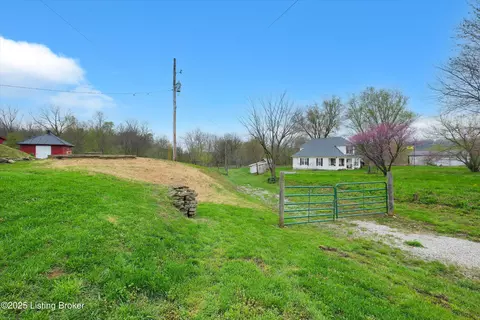Exterior - 10837 Bloomfield Rd, Springfield, KY 40069 photo 9 of 11