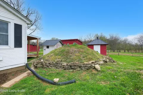 Exterior - 10837 Bloomfield Rd, Springfield, KY 40069 photo 10 of 11