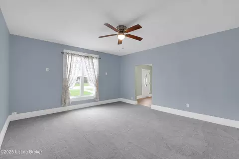 Living - 10837 Bloomfield Rd, Springfield, KY 40069 photo 6 of 10