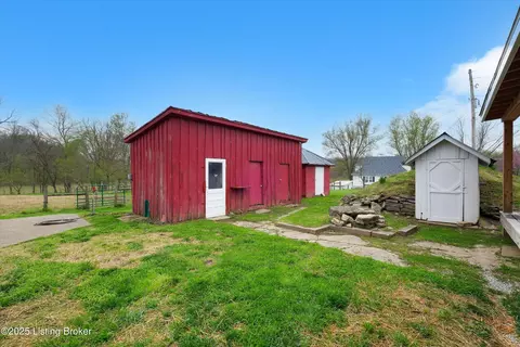 Exterior - 10837 Bloomfield Rd, Springfield, KY 40069 photo 7 of 11
