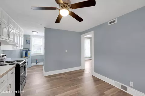Entry Way - 10837 Bloomfield Rd, Springfield, KY 40069 photo 4 of 6